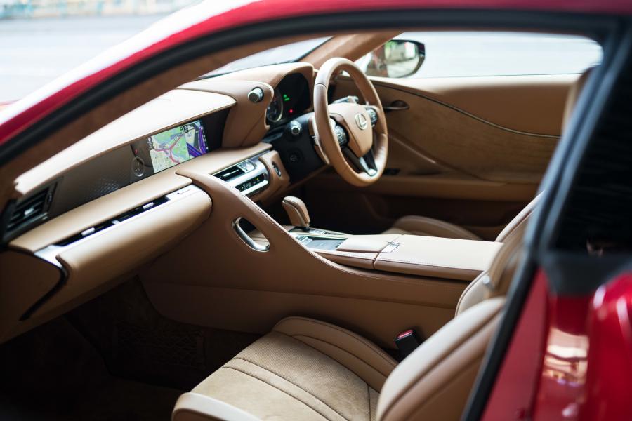 Интерьер Lexus LC500 2017 года  (JP) (фото 30 из 40)